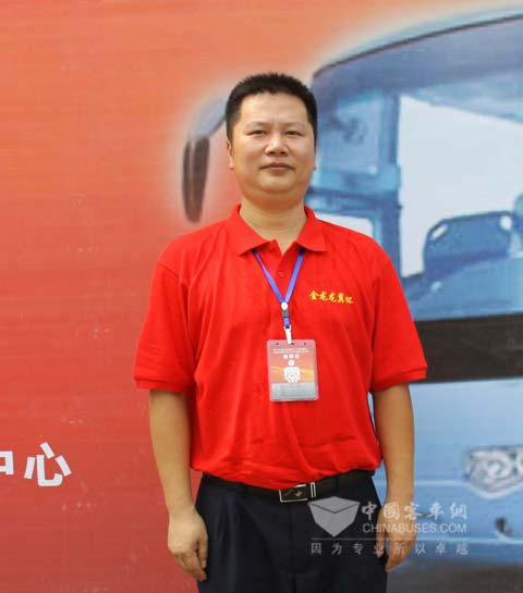 重庆公交集团两江分公司驾驶高手郑建
