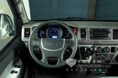 海格新大海狮驾驶区