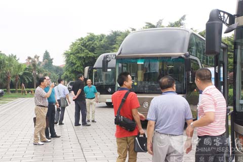 四川客户参观金旅新品