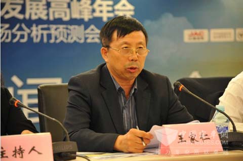 　　辽宁省信息中心副主任王家仁