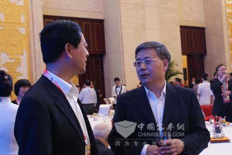 中通客车总经理孙庆民与山东省省长郭树清交流会谈