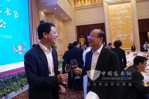 中通客车总经理与山东省副省长季缃绮交流会谈