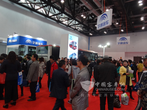宇通展区遭围观