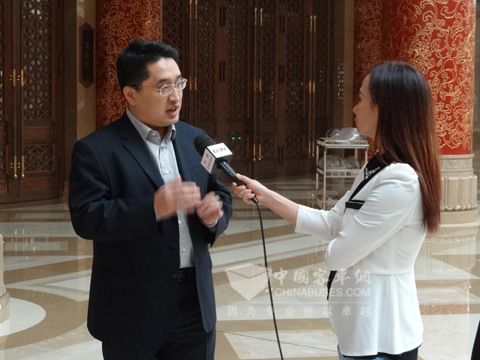央视记者采访宇通新能源技术部部长李高鹏