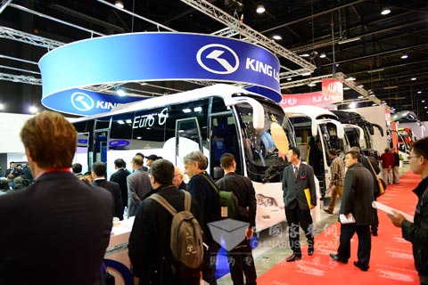 大金龙展台备受海外媒体关注