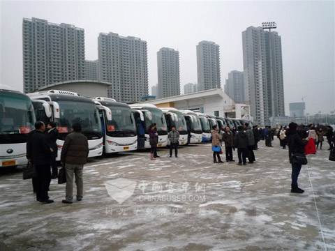 观山海客运公司的“宇通车队”