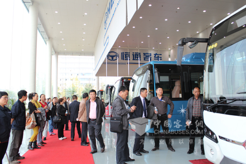 与会代表参观了恒通工业园