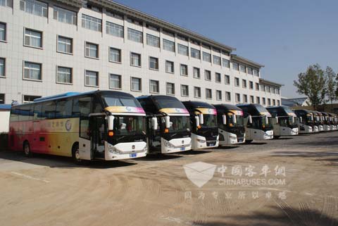 整装待发的豪华中通十艺节服务用车