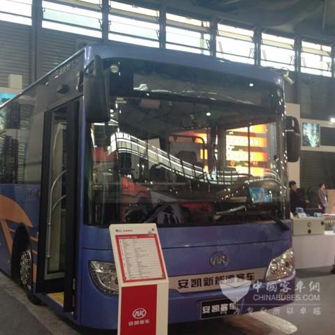 安凯増程式电动客车亮相上海工博会