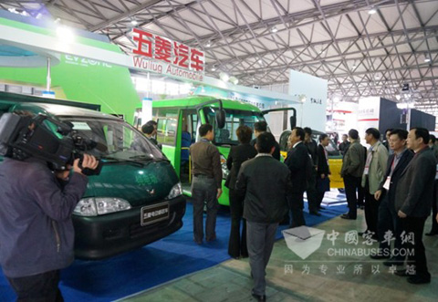 五菱新能源汽车亮相中国国际工业博览会