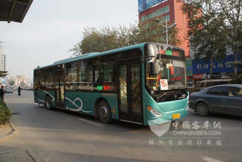 濮阳市公共交通公司旗下的中通混合动力公交