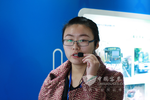南京扬子公交讲解员在展厅就行讲解