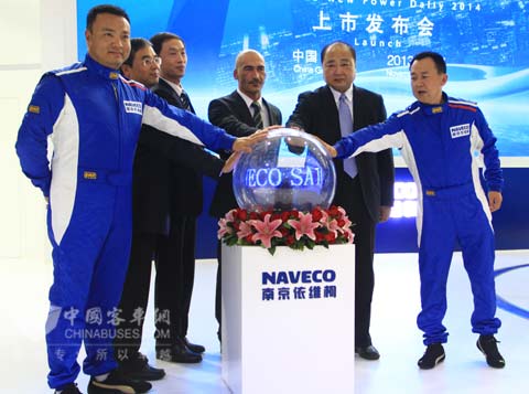 南京依维柯越野大赛冠军选手参与启动新车上市活动