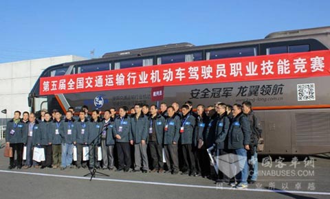 裁判员与龙翼科技裁判联手确保公平竞赛