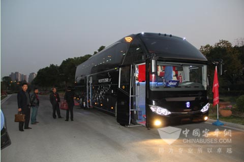 　亚星维特思达高端客车-"黑金刚"