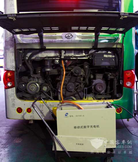 正在充电的海格插电式新能源公交