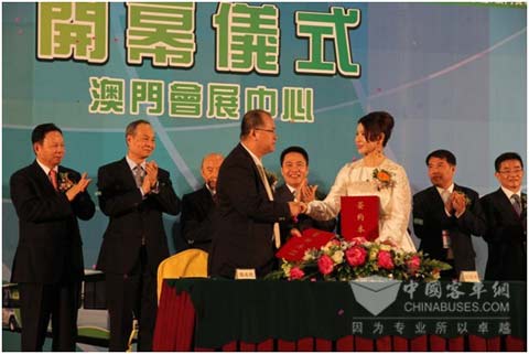 澳门青旅集团与五洲龙签约