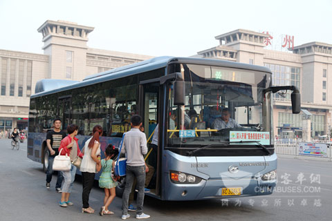 　海格气电混合动力公交在徐州火车站