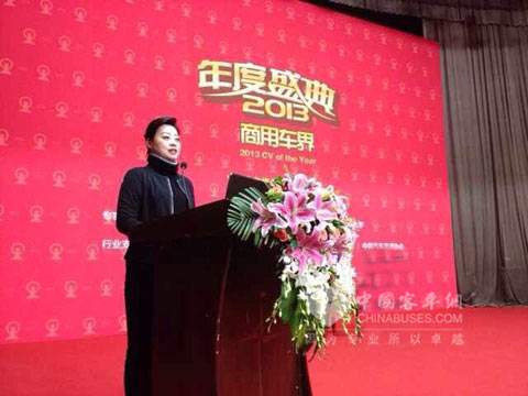 恒通客车副总经理雷燕发表“绿色共赢未来”的主题演讲