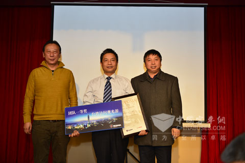 团体一等奖领奖