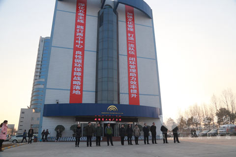 公司领导欢迎员工返厂