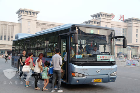 海格气电混合动力公交在徐州火车站