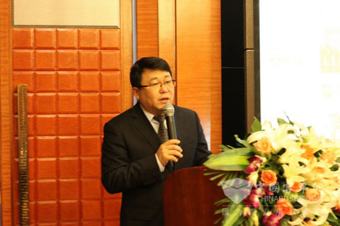 福田汽车集团副总裁、欧辉客车事业部常务副总经理范现军介绍企业情况