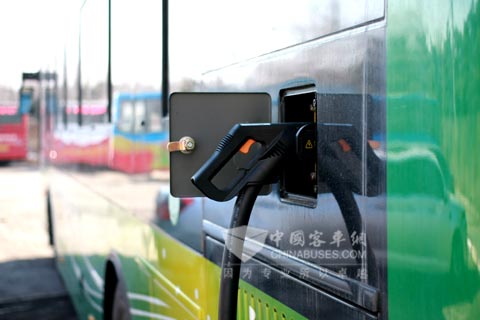 宇通插电式混合公交ZK6120CHEVNPG4充电中