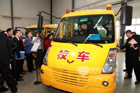 经销商参观五菱校车