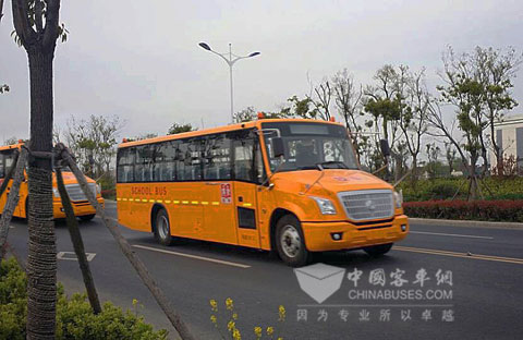 亚星启明星校车发往盐城