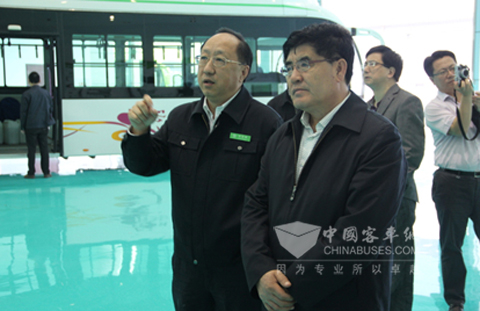中国工程院院士王玉普莅临恒通电动客车考察