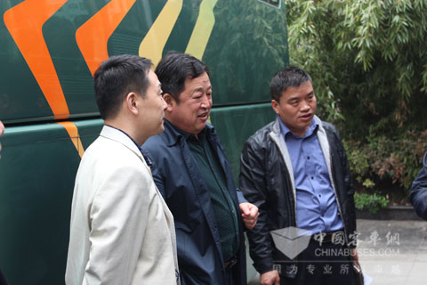 与会客户领导参观了中通客车"蓝天计划"展车
