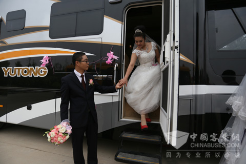 宇通新人携手迈入婚姻殿堂