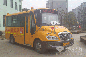 宇通小飞侠通过铜陵幼儿园校车大体检
