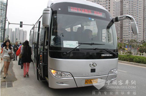 　体验市民抵达指定下车地点