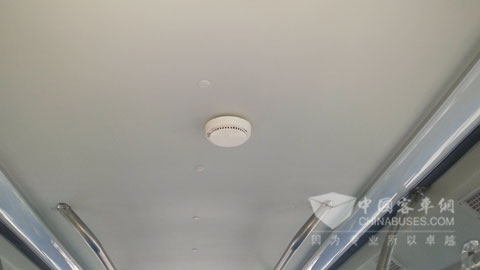 烟雾探测器实时探测车内环境