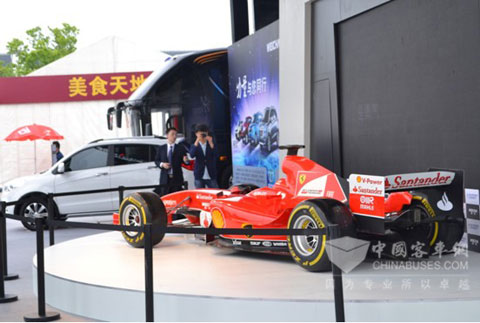 黑金刚与法拉利同台亮相