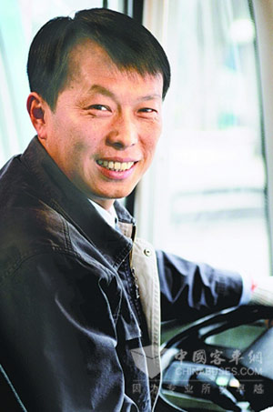 “三零司机”张兵驾驶扬子江客车26年，无纠纷、无投诉