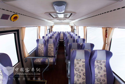 宇通客车前置9系车型内部舒适座椅