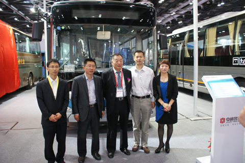 各位领导参观中通新能源客车