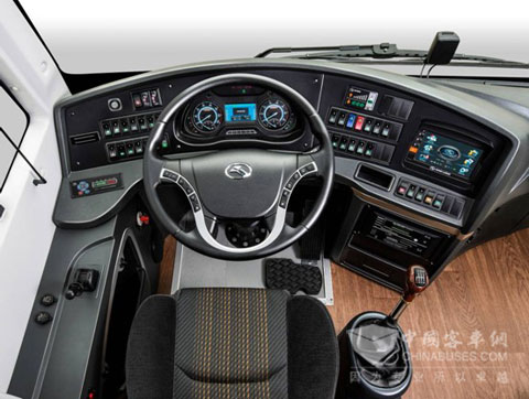 　　小龙威驾驶室区域人性化设计突出