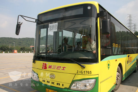 装配潍柴WP7NG260E40型发动机的比赛专用车