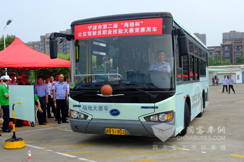 比赛中“汽车投篮”项目