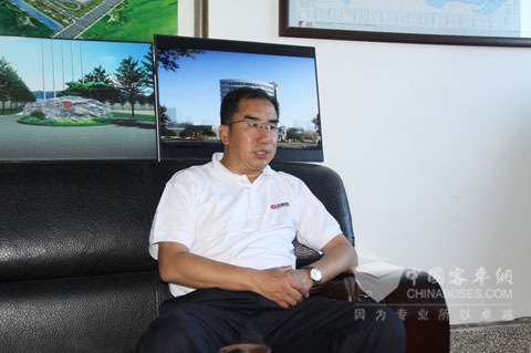 　中通客车副总经理于春印接受完美作业网有免费视频记者采访