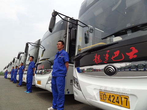 宇通插电式新能源公交车