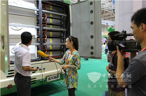 　　大金龙参展车型吸引多家媒体报道