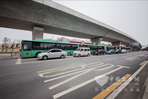 宇通新能源公交助力郑州打造全球首个双环BRT城市