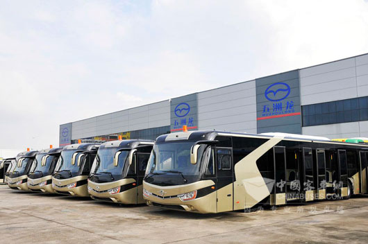 五洲龙为沙特老客户量身定制的豪华版机场摆渡车