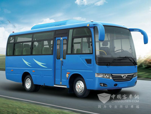 搭载VM发动机的25座少林7米中巴车