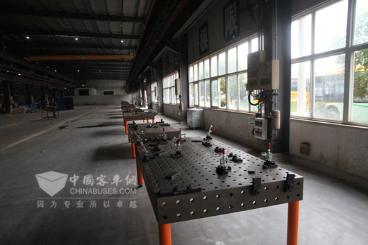 南车时代电动第一辆整车电泳工艺样车